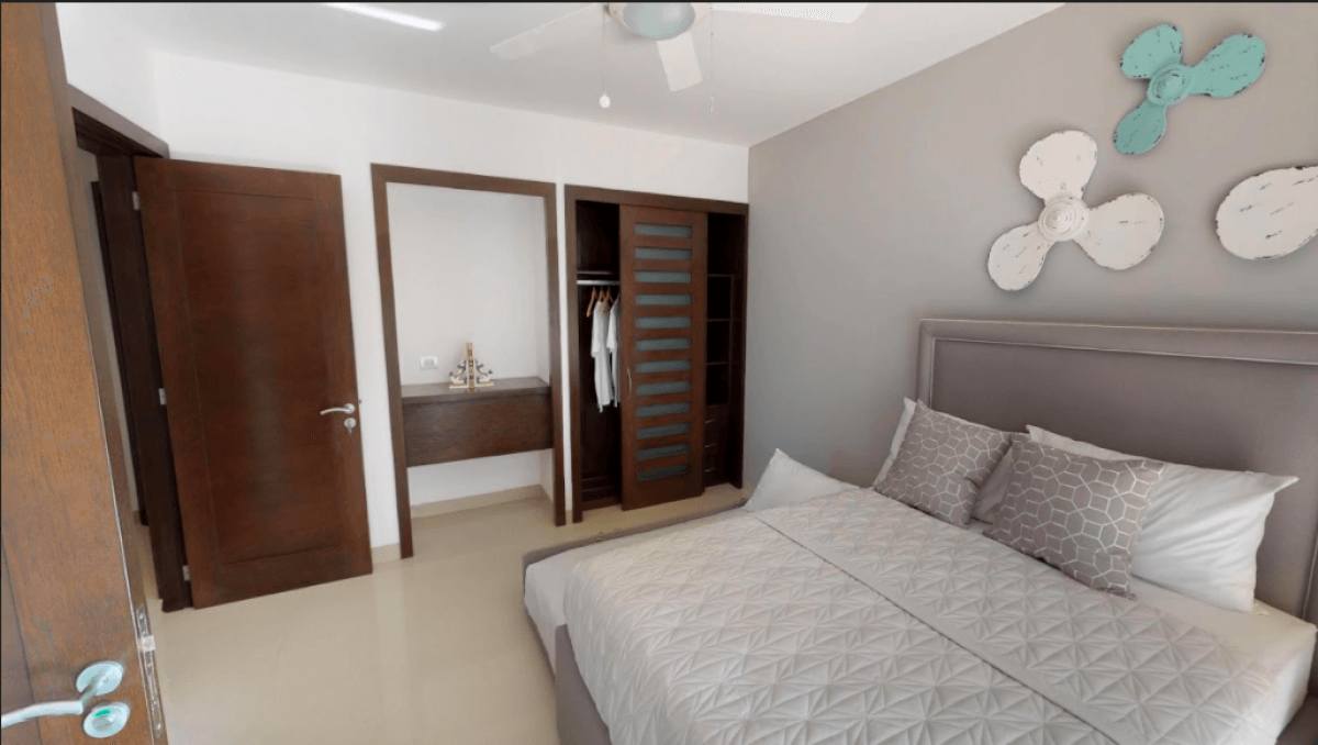 Condo with ocean view pool, 350 meters from the beach, art gallery, unique design, roof garden with jacuzzi, for sale Playa del Carmen.