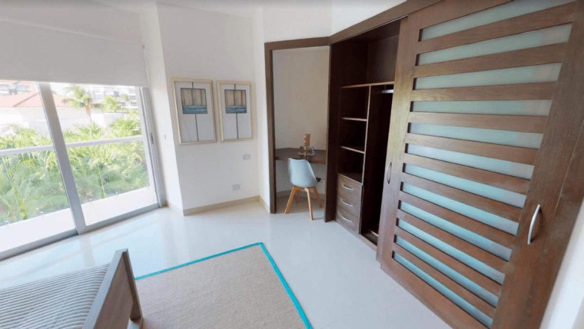 Condo with ocean view pool, 350 meters from the beach, art gallery, unique design, roof garden with jacuzzi, for sale Playa del Carmen.