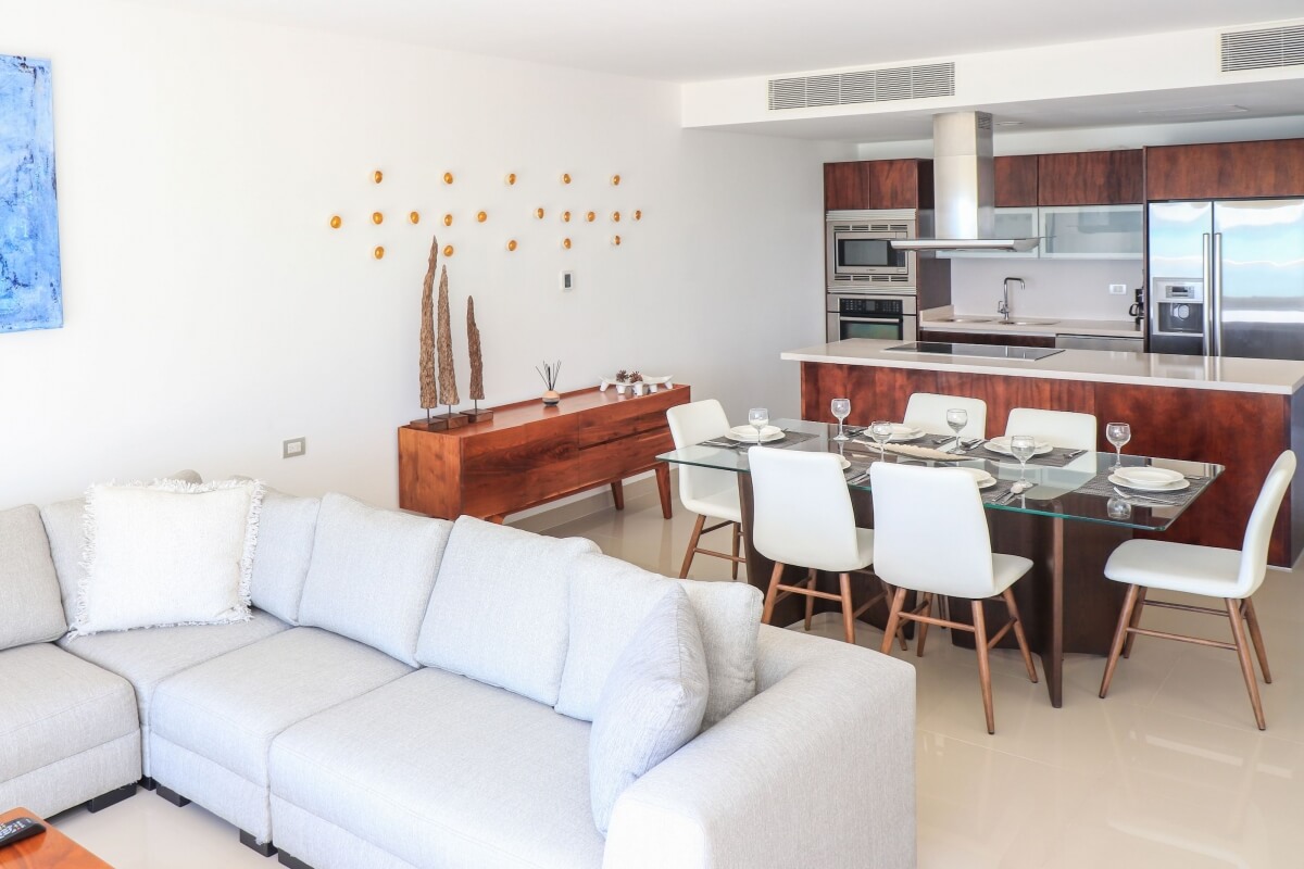 Condo with ocean view pool, 350 meters from the beach, art gallery, unique design, roof garden with jacuzzi, for sale Playa del Carmen.