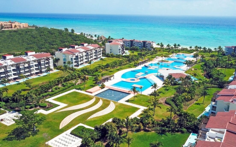 Condominio con terraza frente al mar, jacuzzi privado, spa, club de playa, + amenidades, en Residencial con campo de golf.