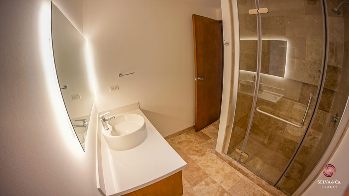 Apartment 240 meters from the beach, steps from Fifth Avenue, hotel amenities, pre-construction, sale Playa del Carmen.