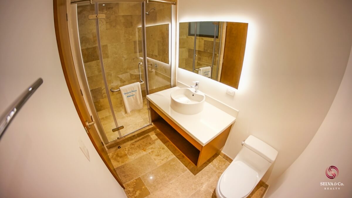 Apartment 240 meters from the beach, steps from Fifth Avenue, hotel amenities, pre-construction, sale Playa del Carmen.