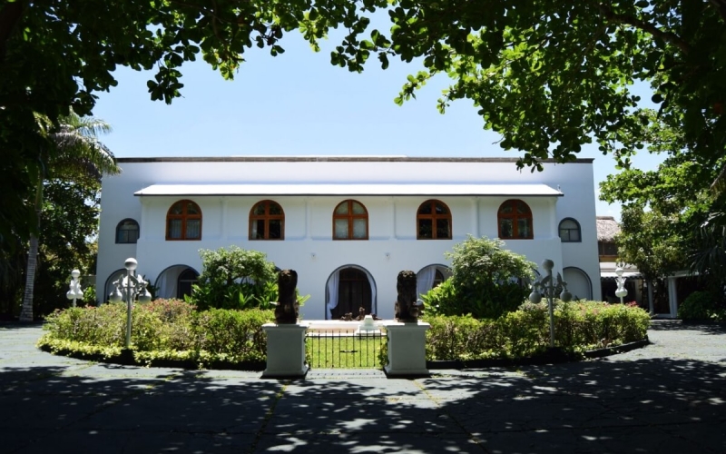 10 bedroom residence, with art work by Diego Rivera, Botero, Nierman, classic style,discoteque, spa, for sale Malecon, Cozumel.