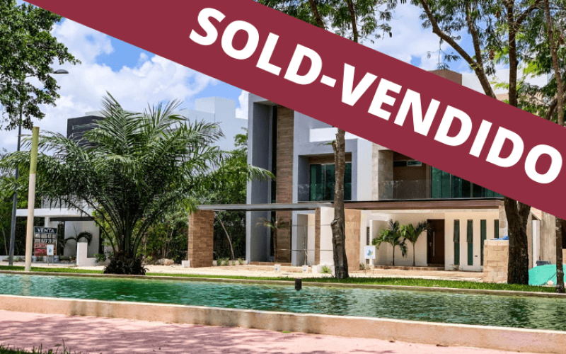 Luxury house with private pool, Green views, clubhouse with sports fields, in gated community Aqua, Cancun, for sale.