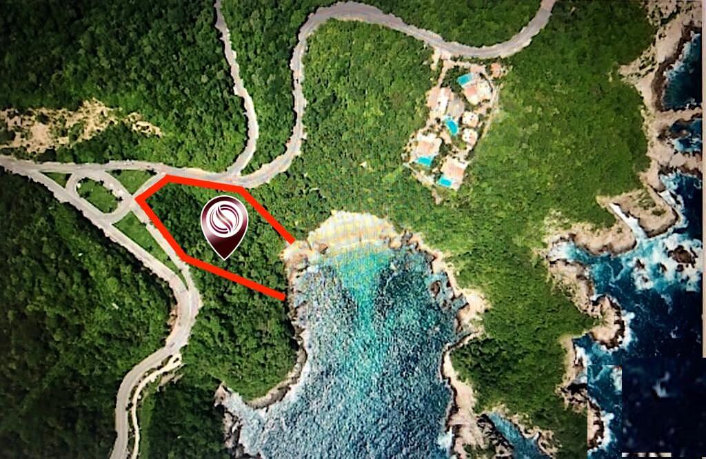 Beachfront land for sale in Huatulco, 57 meters of beach, Land use: residential-tourist Ideal for boutique hotel or residential development,