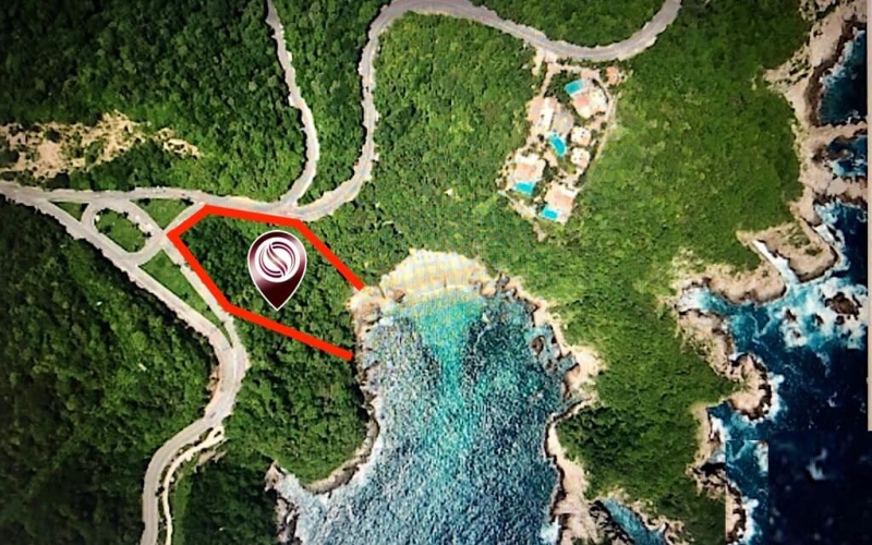 Beachfront land for sale in Huatulco, 57 meters of beach, Land use: residential-tourist Ideal for boutique hotel or residential development,
