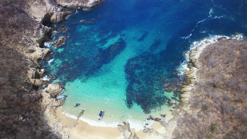 Beachfront land for sale in Huatulco, 57 meters of beach, Land use: residential-tourist Ideal for boutique hotel or residential development,