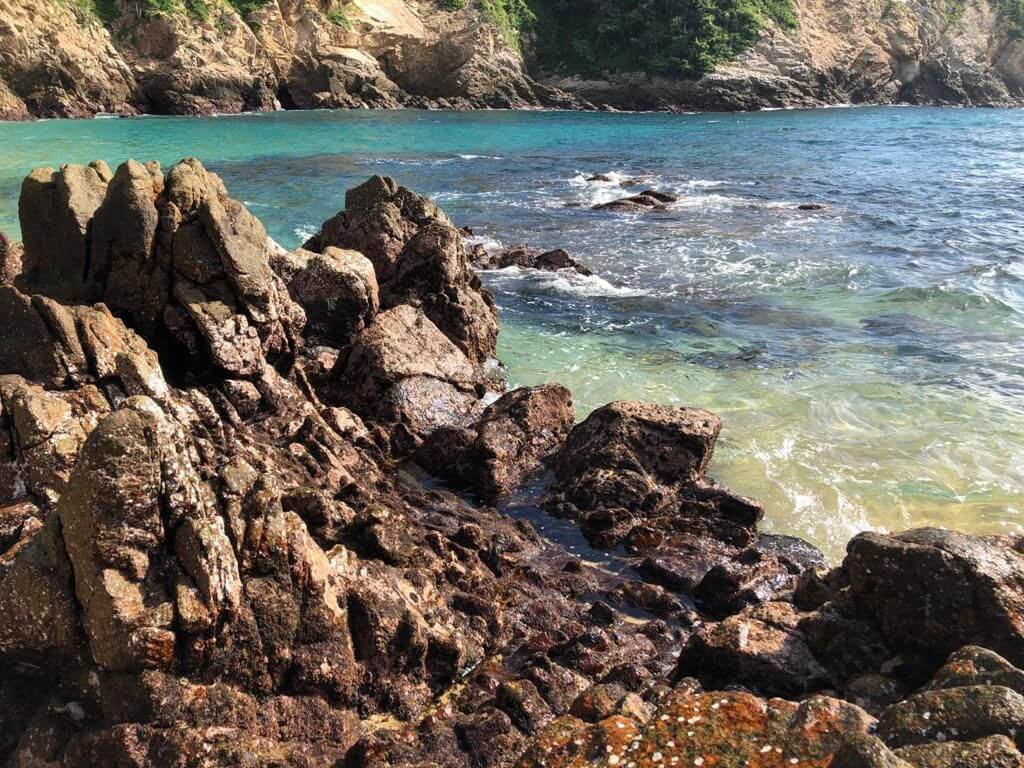 Beachfront land for sale in Huatulco, 57 meters of beach, Land use: residential-tourist Ideal for boutique hotel or residential development,