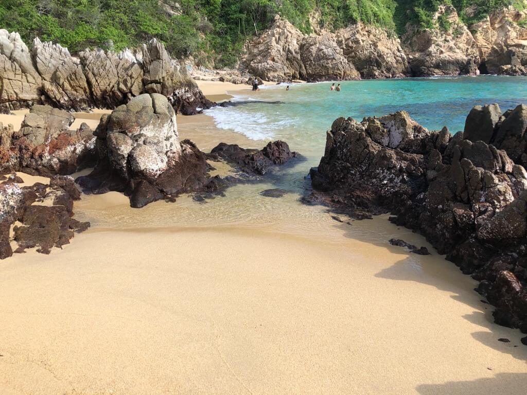 Beachfront land for sale in Huatulco, 57 meters of beach, Land use: residential-tourist Ideal for boutique hotel or residential development,