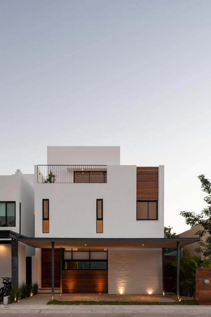 Luxury house with private pool, Green views, clubhouse with sports fields, in gated community Aqua, Cancun, for sale.