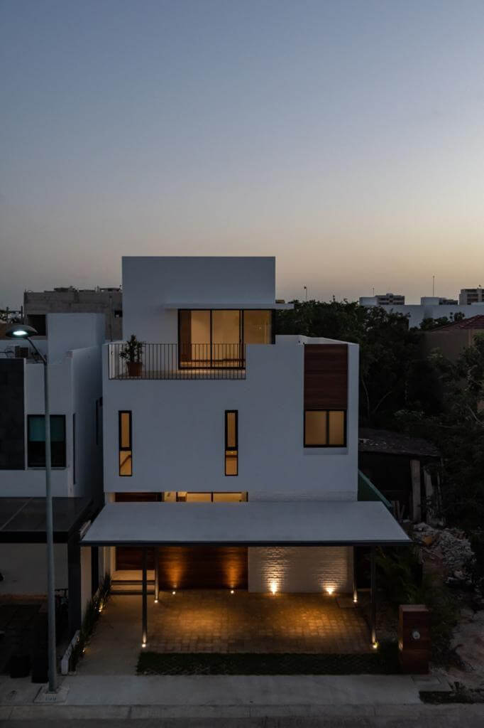 Luxury house with private pool, Green views, clubhouse with sports fields, in gated community Aqua, Cancun, for sale.