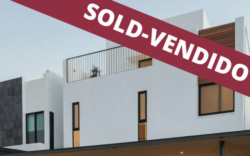 House with private pool &amp; rooftop terrace, clubhouse with sports fields, in Gated community, &uml;Aqua&uml;, Cancun, for sale.