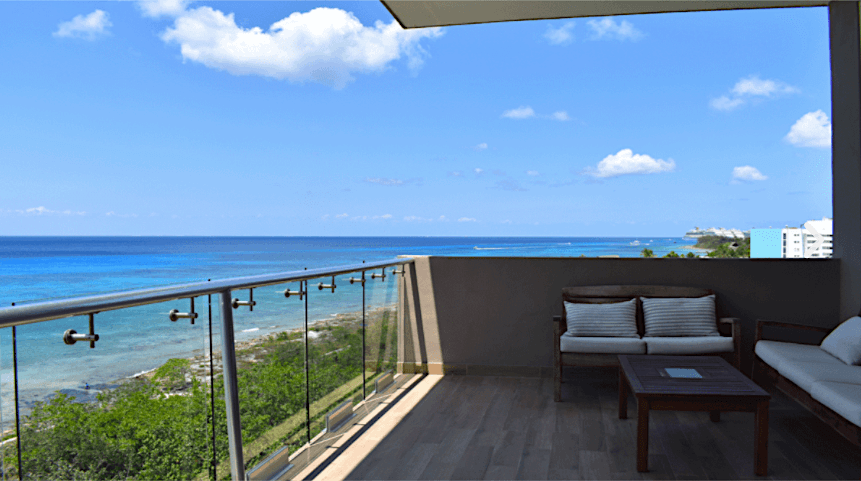 Condo with Garden, Pool, and Private Jacuzzi for Sale in Zona Hotelera Sur, Cozumel.