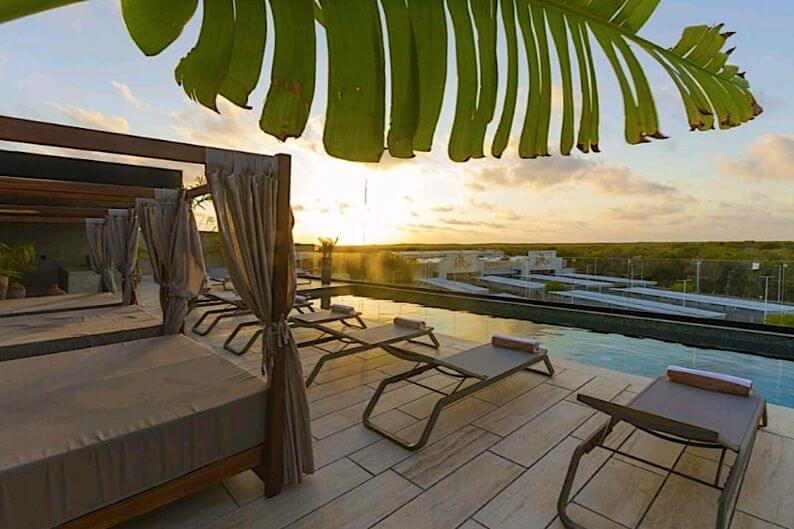 Condo with iconic pool, gym, concierge, terrace, restaurant, furnished, immediate delivery for sale The Panoramic, Tulum.