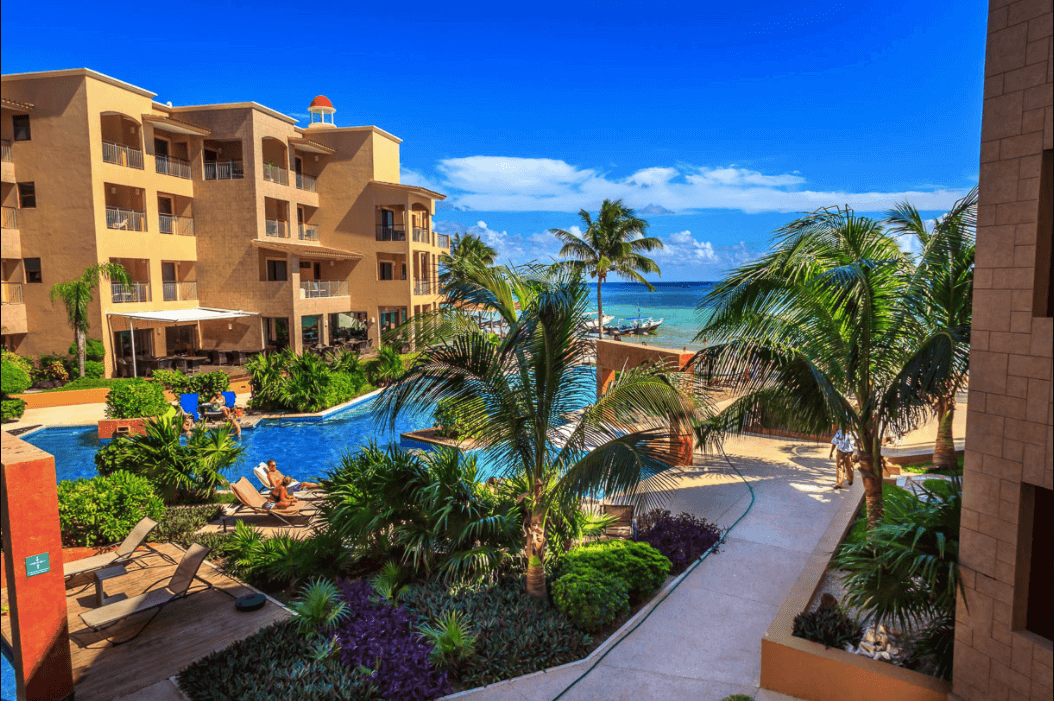 Apartment in Playacar, with 4 pools, playground for children, Pet zone, gym, clubhouse, restaurant, terrace bar, concierge and more, for sal