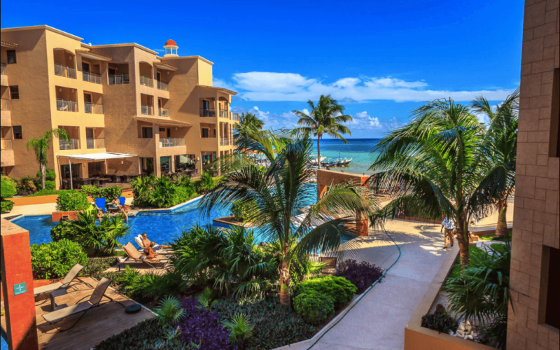 Beachfront  condo, jacuzzi, massage area, oceanview swimming pool with multiple ambiences and private terraces, steps from Fifth Avenue