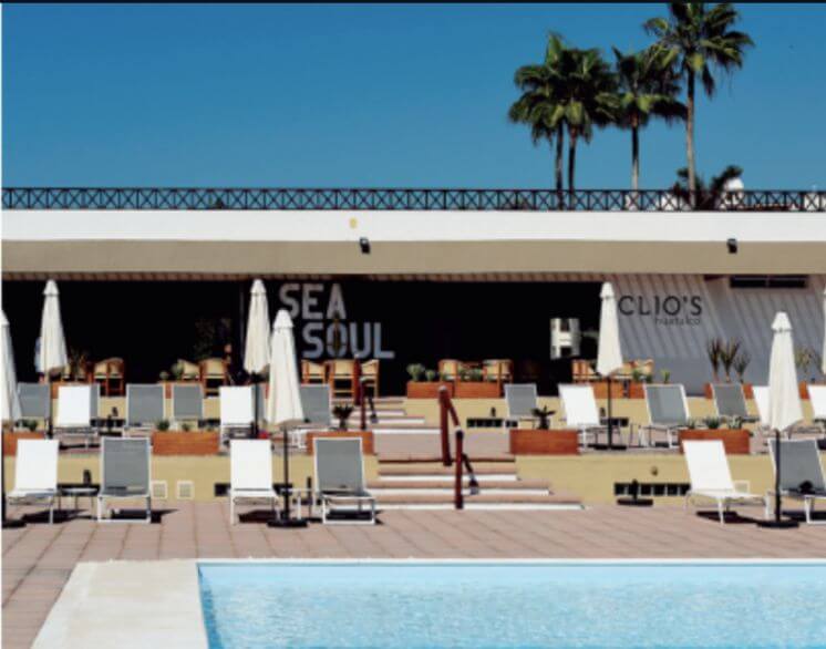 Double-height loft for sale in Chahue Beach, Huatulco.