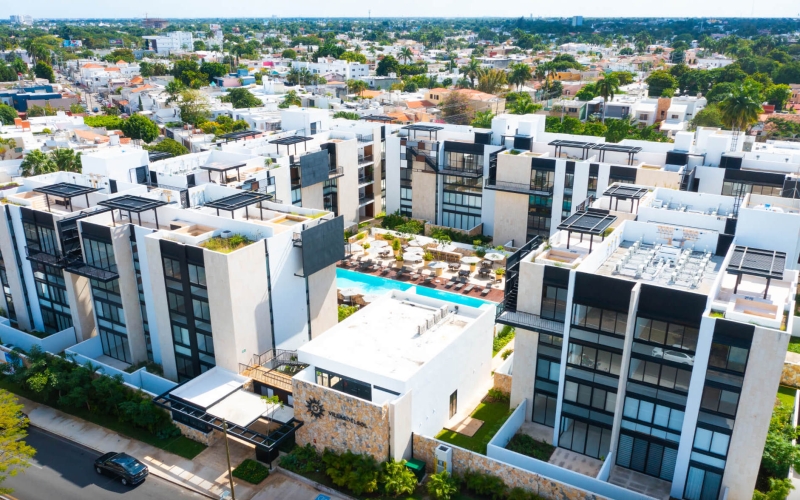 Spacious condominium with two terraces, garden, with private elevator, concierge and driver, clubhouse, and exclusive amenities, pre-constru