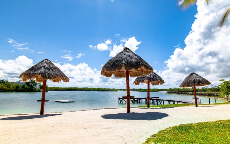 Terreno frente al lago, 1,171 m2 en residencial privado con amenidades para toda a familia, casa club, canchas deportivas, spa