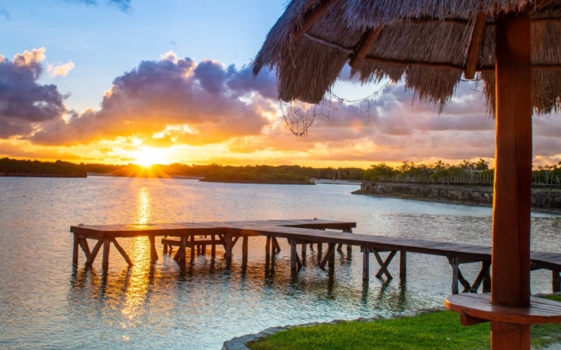 lakefront land, in exclusive community with clubhouse, spa, gym, pools, cycle track, dog park and more amenities