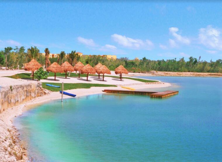 Terreno residencial 1,003 m2 frente a parque, en residencial privado con amenidades exclusivas y casa club, en venta Lagos del Sol, Canc&uacute;n.