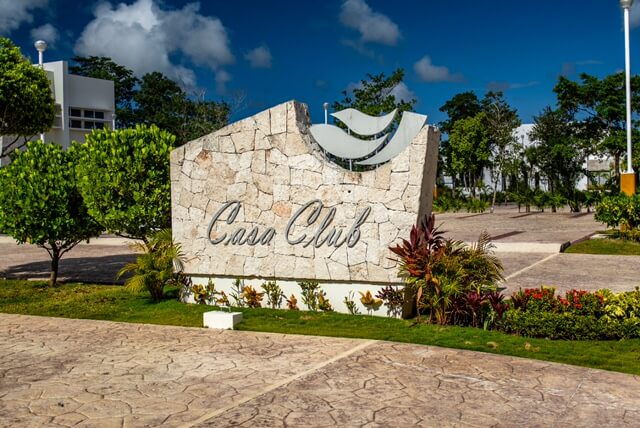 Terreno residencial 1,003 m2 frente a parque, en residencial privado con amenidades exclusivas y casa club, en venta Lagos del Sol, Canc&uacute;n.