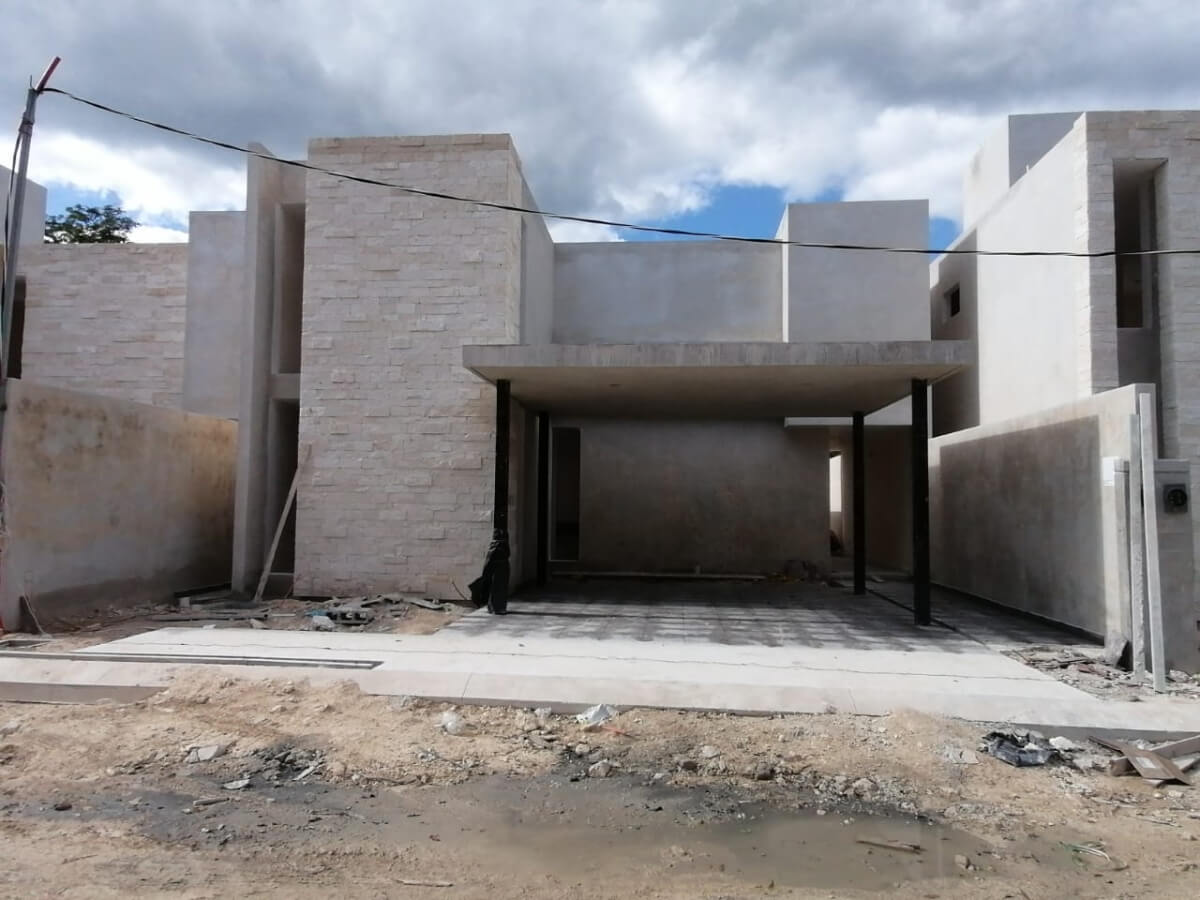 House with garden, terrace and clubhouse with amenities, for sale, Mayakoba, Playa del Carmen.