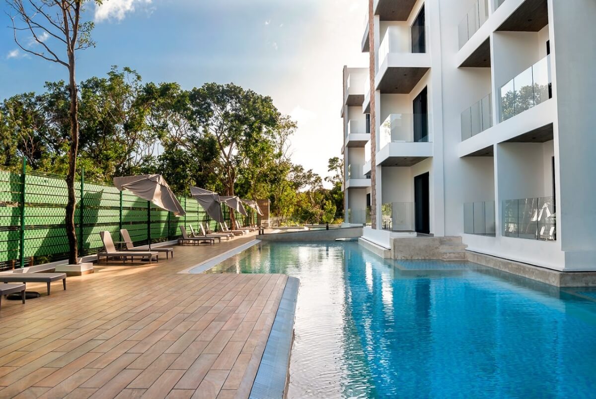 Ground floor condo with small garden, terrace with pool, jacuzzi, gym, coworking, concierge, pre-construction, for sale, Playa del Carmen.