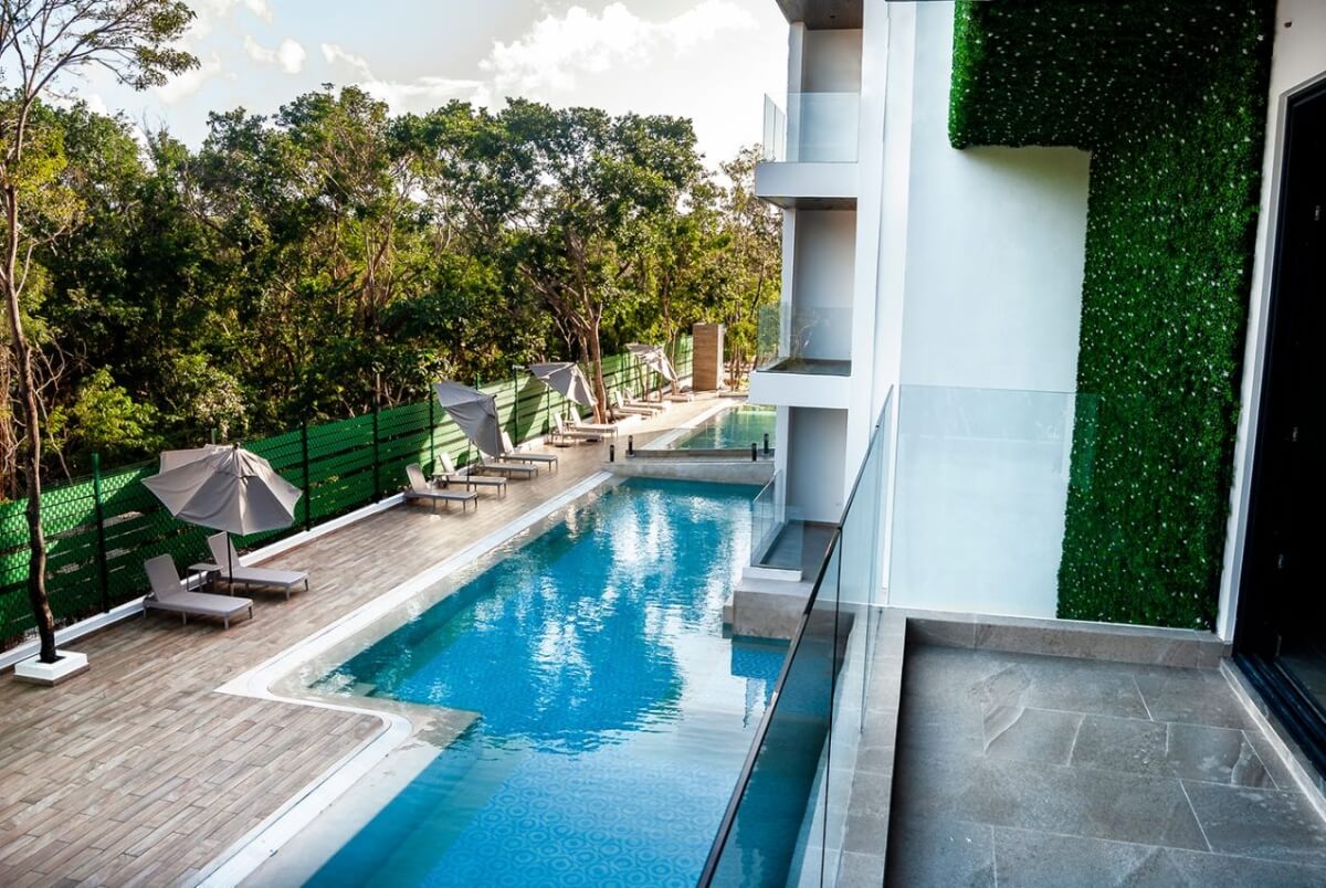 Ground floor condo with small garden, terrace with pool, jacuzzi, gym, coworking, concierge, pre-construction, for sale, Playa del Carmen.