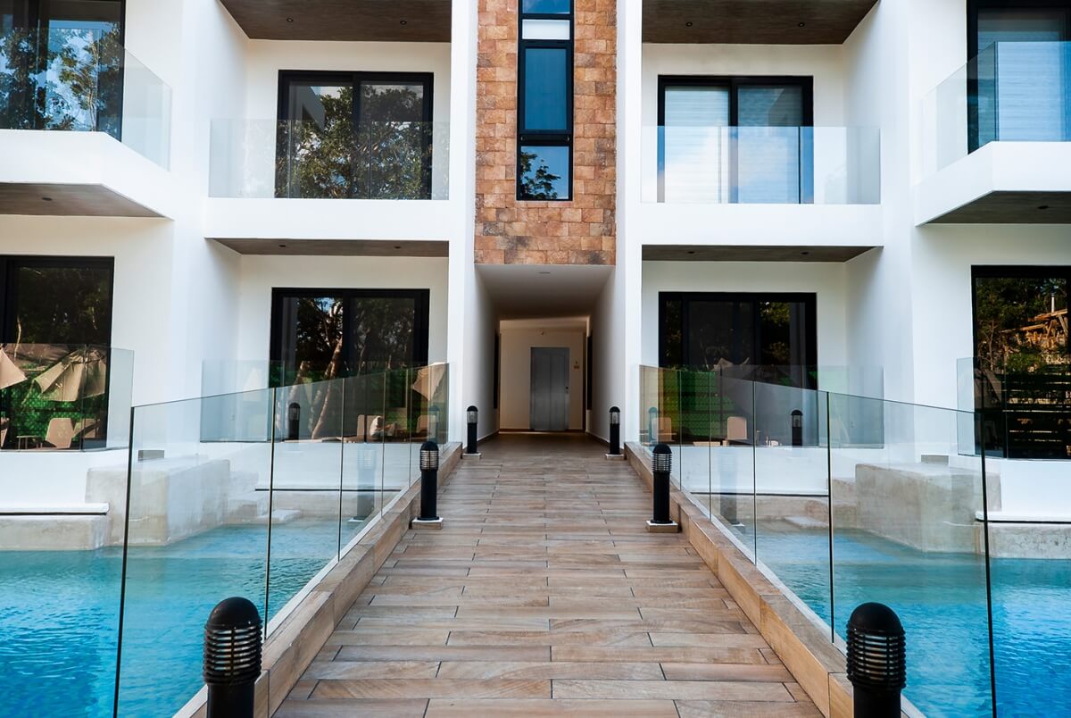 Ground floor condo with small garden, terrace with pool, jacuzzi, gym, coworking, concierge, pre-construction, for sale, Playa del Carmen.