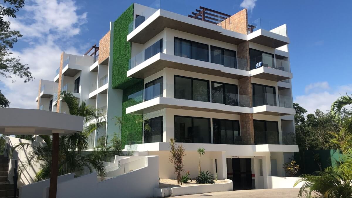 Ground floor condo with small garden, terrace with pool, jacuzzi, gym, coworking, concierge, pre-construction, for sale, Playa del Carmen.