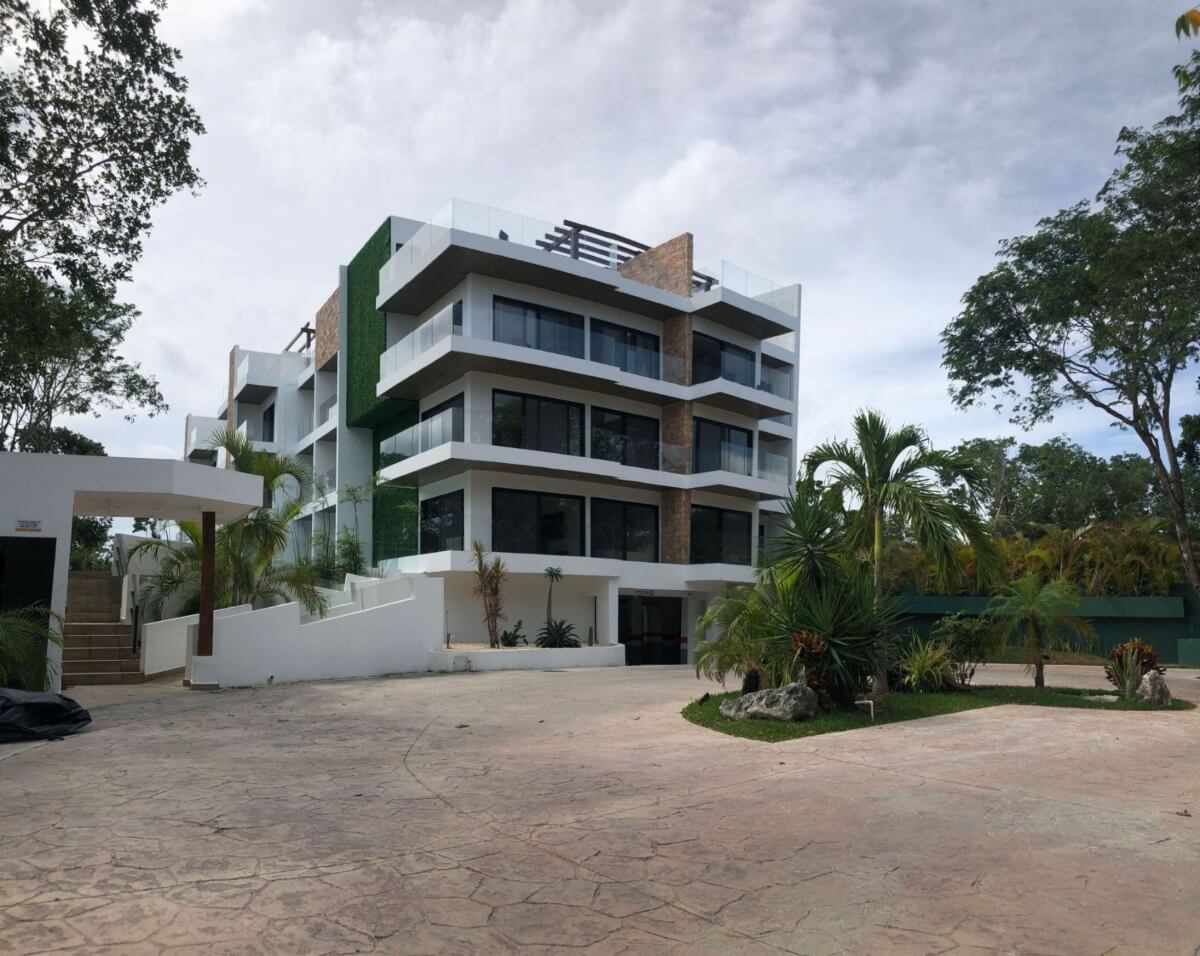 Ground floor condo with small garden, terrace with pool, jacuzzi, gym, coworking, concierge, pre-construction, for sale, Playa del Carmen.