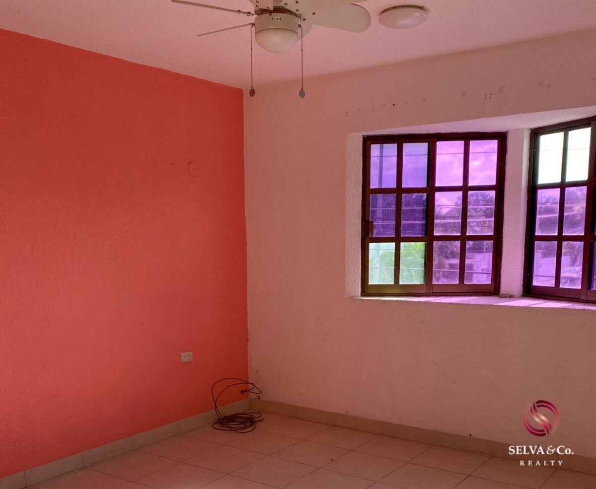 Corner house, property with 1 house and 2 apartments, Adolfo Lopez Mateos neighborhood.