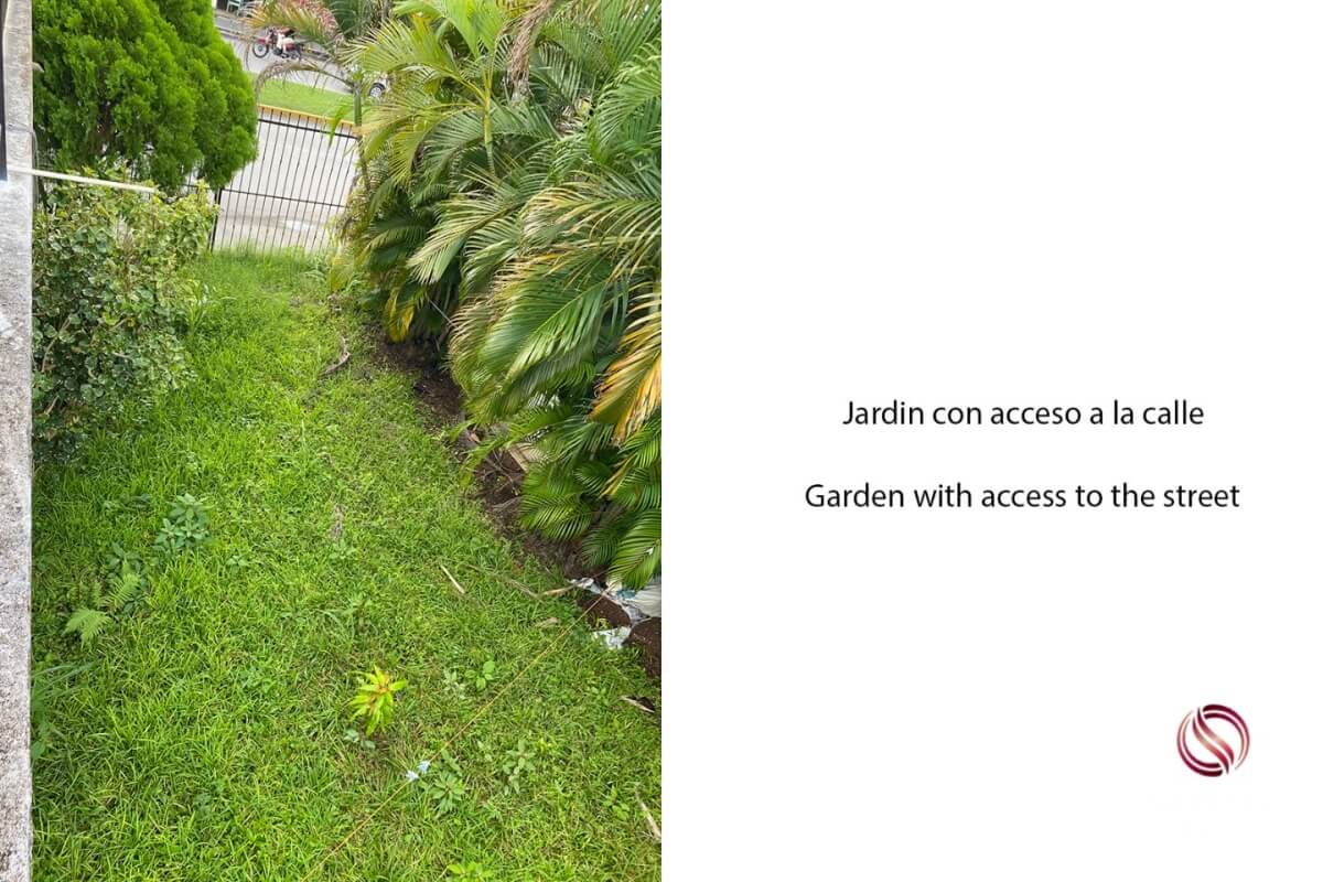 Corner house, property with 1 house and 2 apartments, Adolfo Lopez Mateos neighborhood.