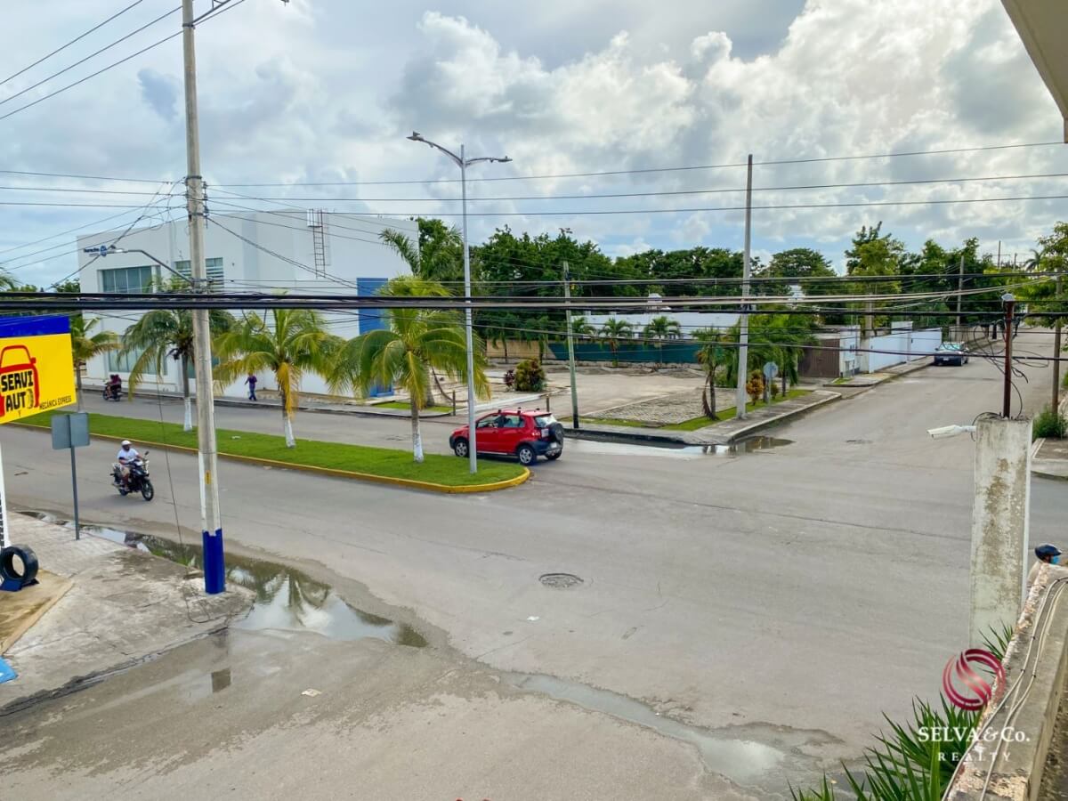 Corner house, property with 1 house and 2 apartments, Adolfo Lopez Mateos neighborhood.