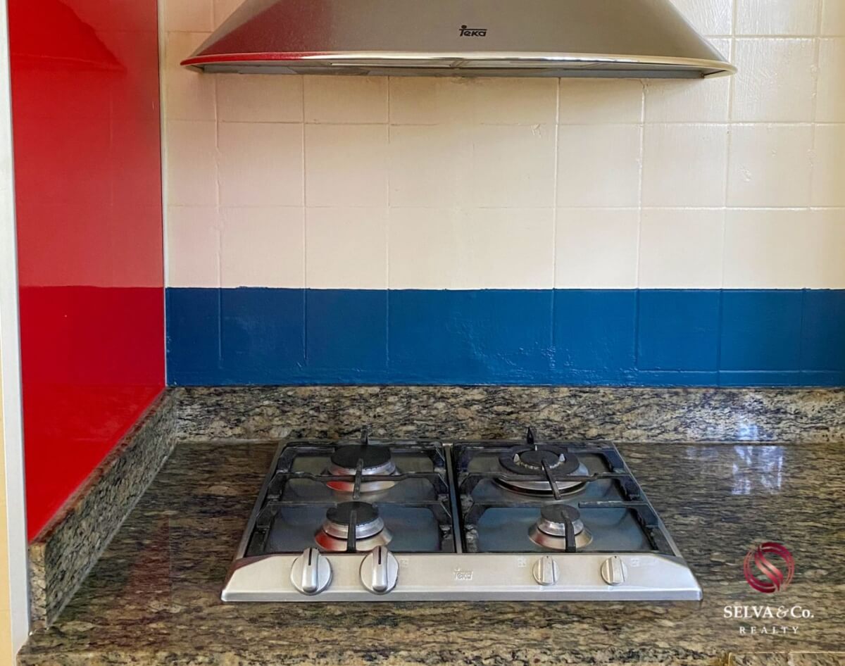 Corner house, property with 1 house and 2 apartments, Adolfo Lopez Mateos neighborhood.