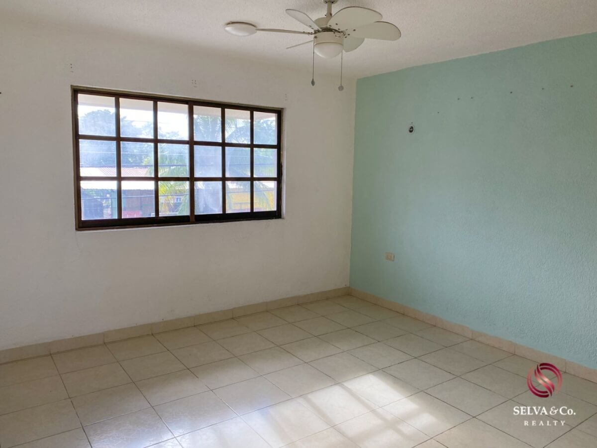 Corner house, property with 1 house and 2 apartments, Adolfo Lopez Mateos neighborhood.