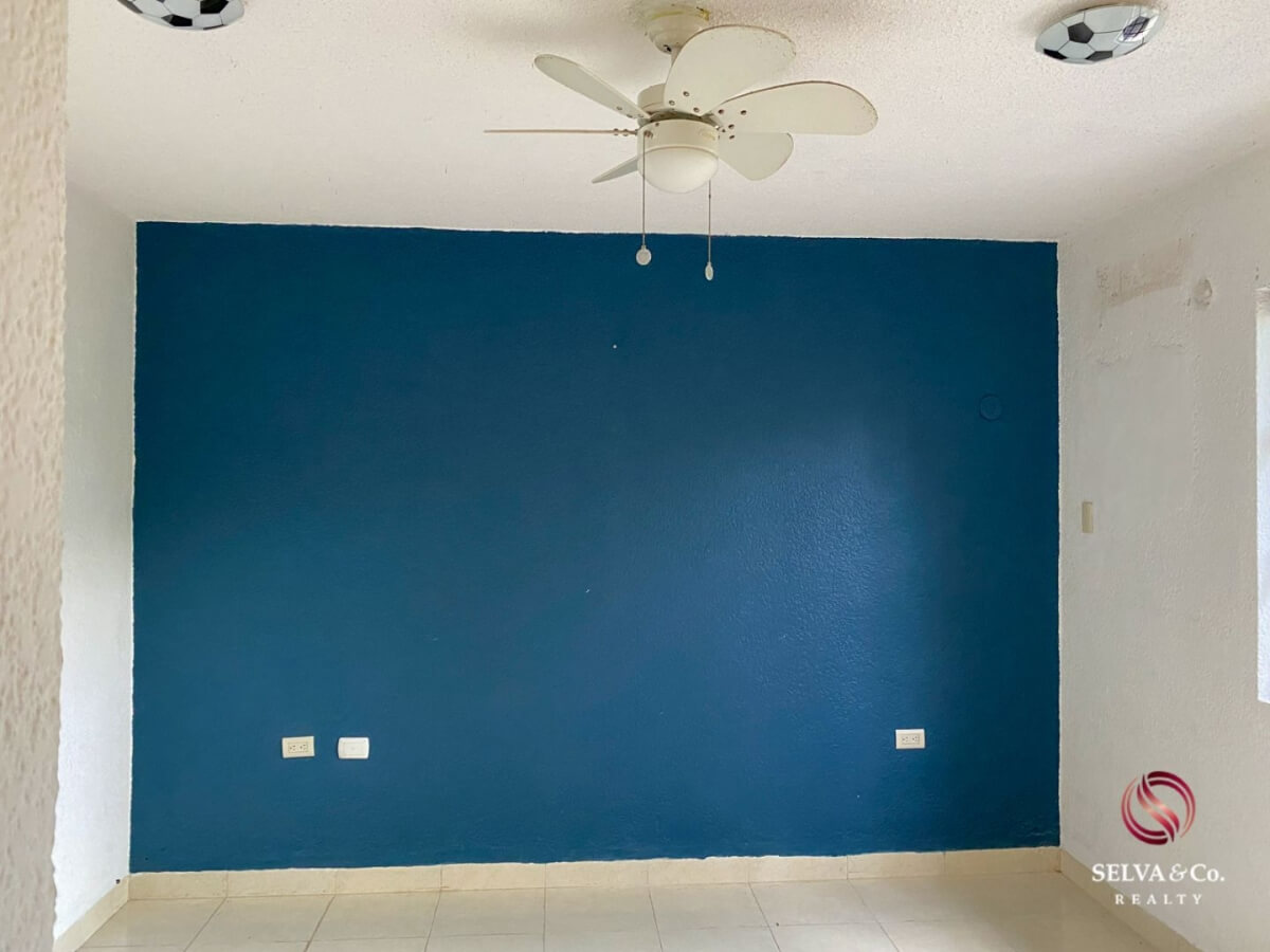 Corner house, property with 1 house and 2 apartments, Adolfo Lopez Mateos neighborhood.