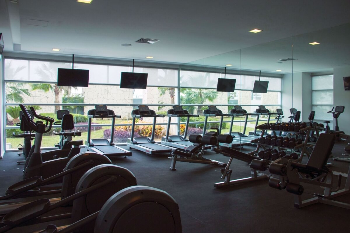 3 bedroom apartment with Gym, Pool and Jacuzzi for sale, Hotel Las Americas, Cancun.