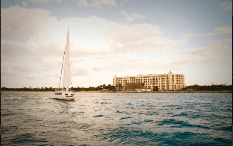 Beachfront condo, hotel services, dock, tennis court, jacuzzi, beach club, room service, concierge and more for sale in Cozumel