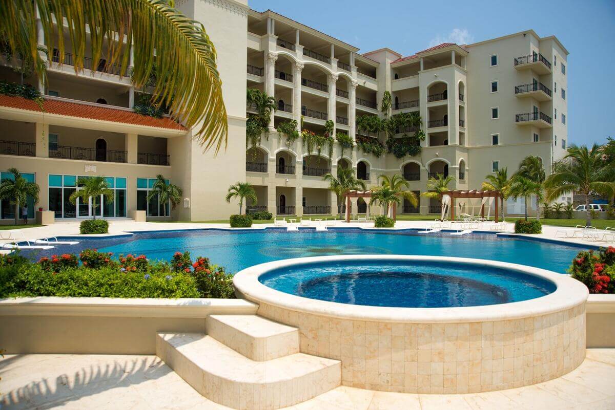 Condo with ocean view rooftop and pool, pre-construction for sale Cozumel