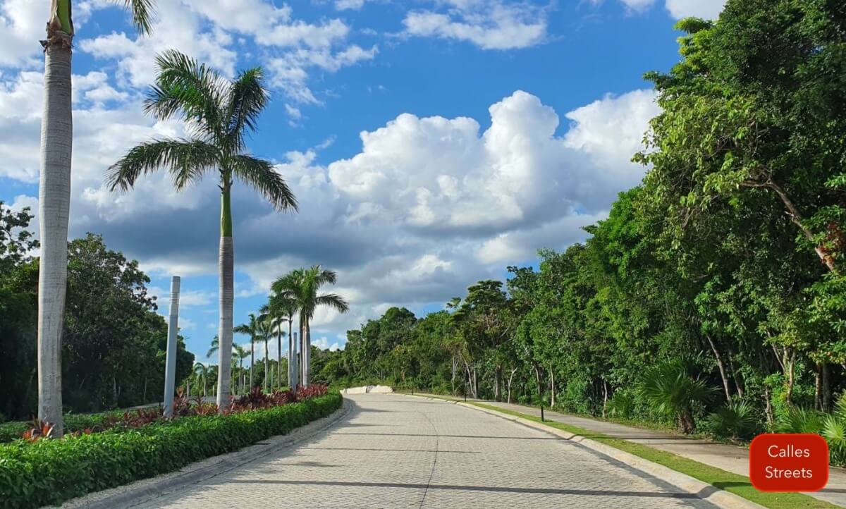 343 sqm residential land with pool in a gated community, Tulum.