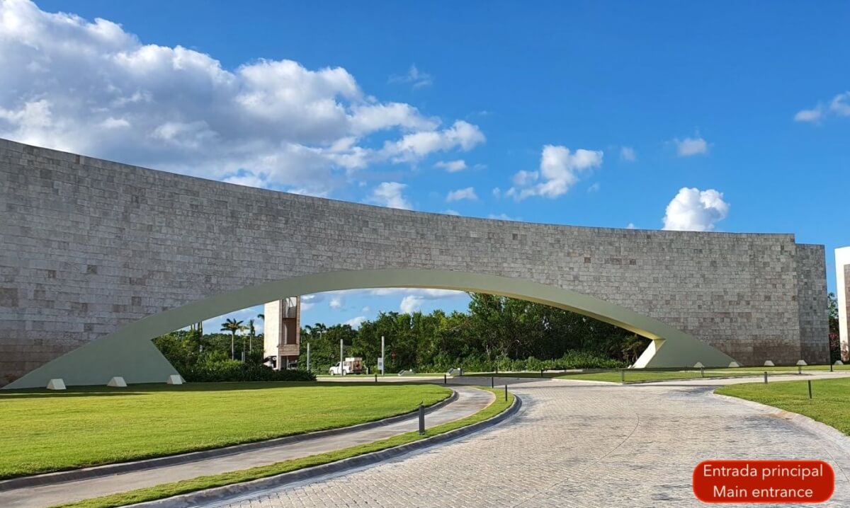 343 sqm residential land with pool in a gated community, Tulum.