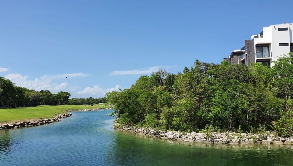 343 sqm residential land with pool in a gated community, Tulum.