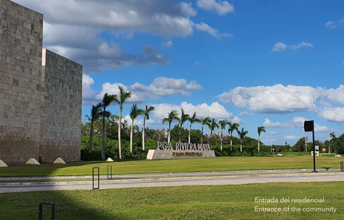 343 sqm residential land with pool in a gated community, Tulum.