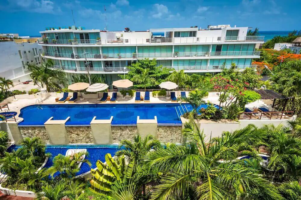 Condo in a beachfront community, with hotel amenities Playa del Carmen.