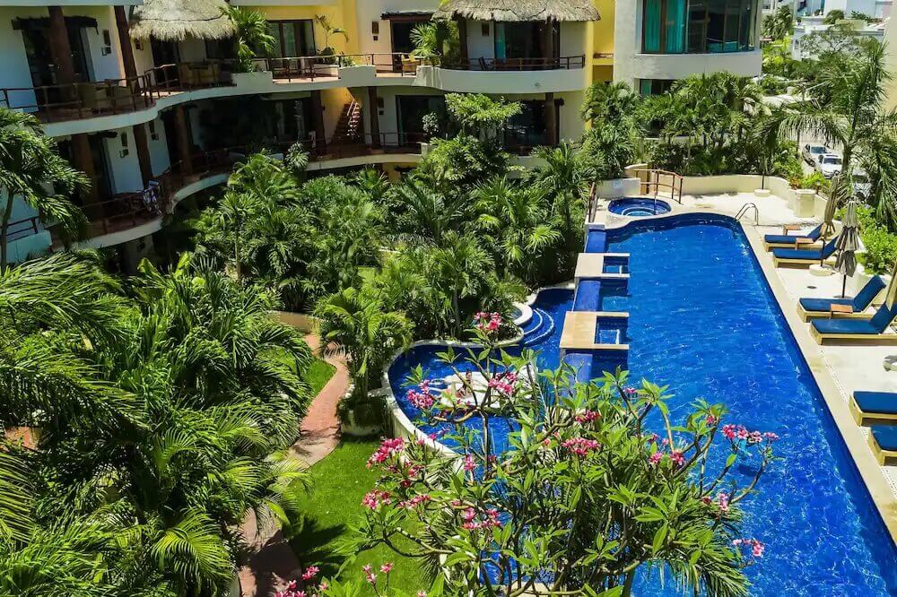 Condo in a beachfront community, with hotel amenities Playa del Carmen.