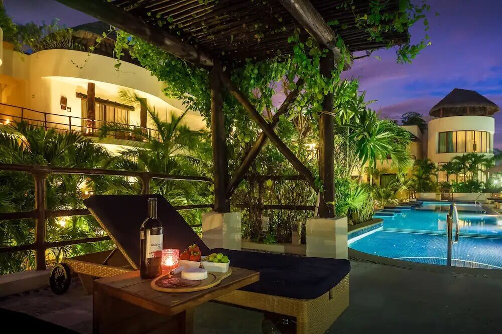 Condo in a beachfront community, with hotel amenities Playa del Carmen.