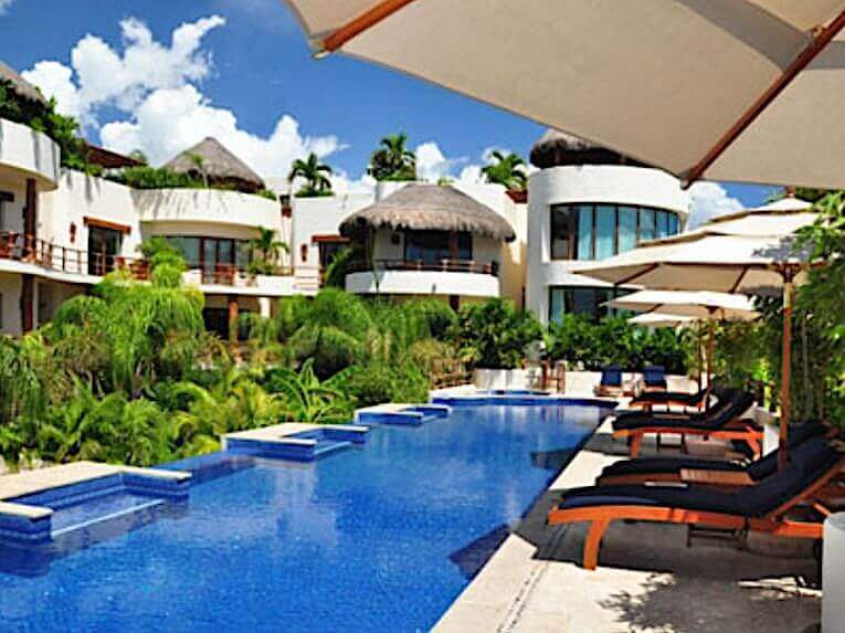 Condo in a beachfront community, with hotel amenities Playa del Carmen.