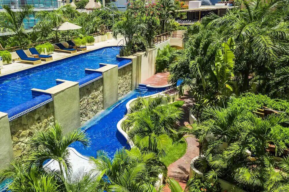 Condo in a beachfront community, with hotel amenities Playa del Carmen.